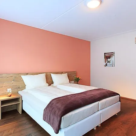 Sleeps 4 Wifi *